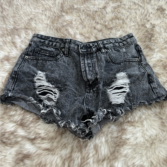 Forever 21 Black Denim Ripped Shorts Size 26 - Picture 1 of 3